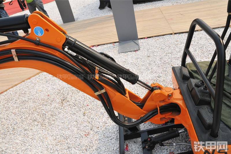 京城长野NS09-7挖掘机局部