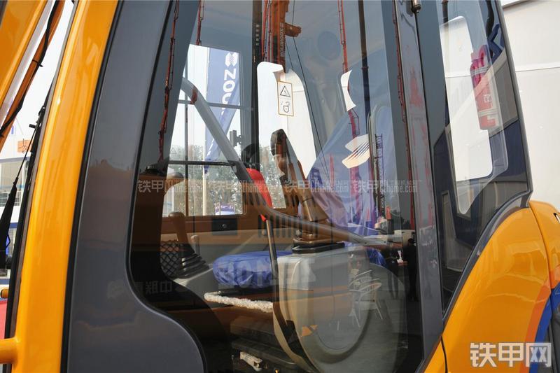 中联重科ZE60E挖掘机局部