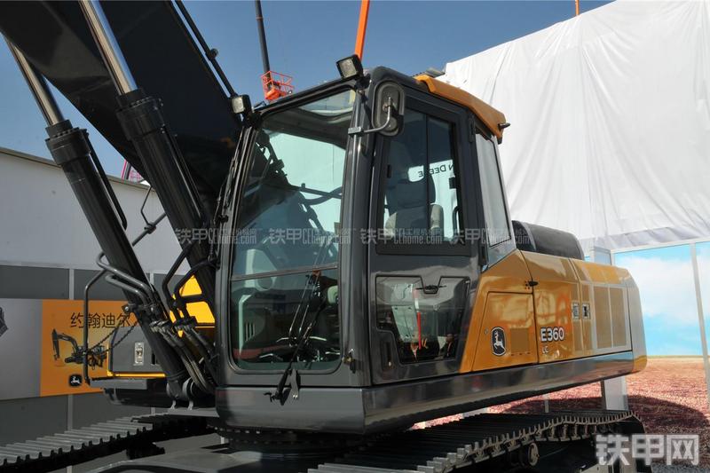 约翰迪尔E360LC挖掘机局部
