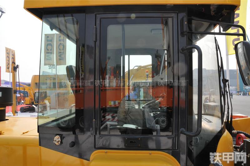 山推SL50WN装载机局部