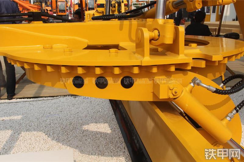 山推SG21A-3平地机局部