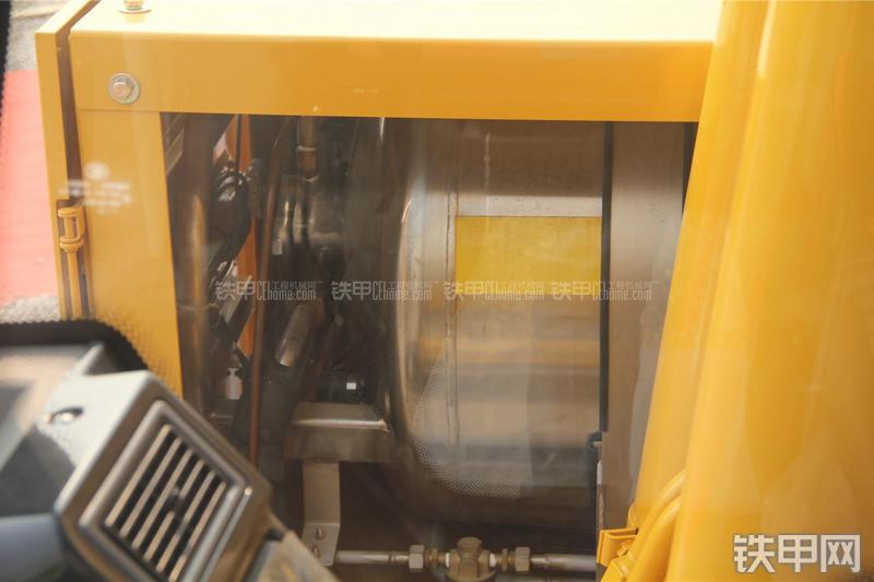 厦工XG822LNG挖掘机局部