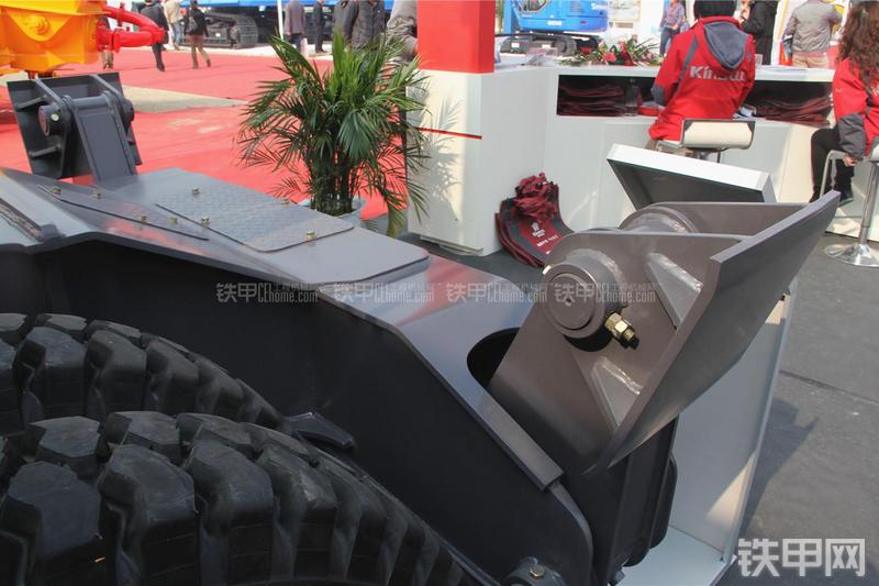 重庆勤牛QNL220挖掘机局部