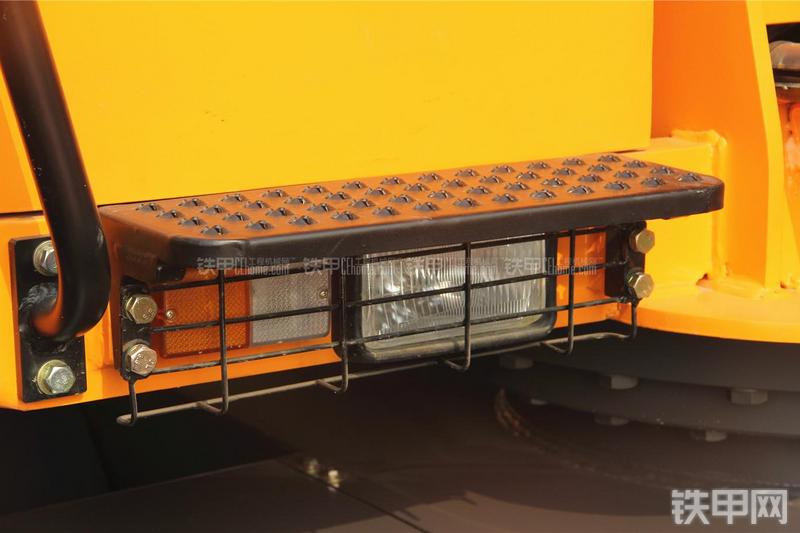 詹阳重工JYL6085挖掘机局部