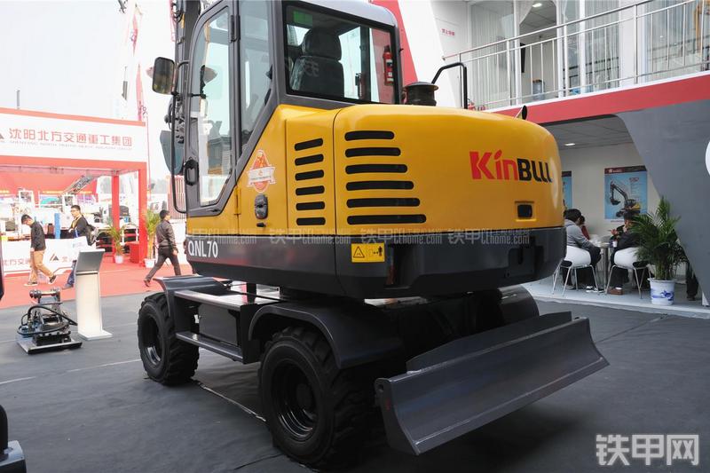 重庆勤牛QNL70挖掘机局部