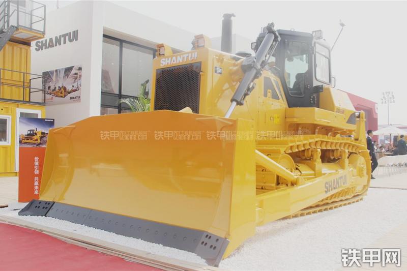 山推SD32PLUS推土机整机外观