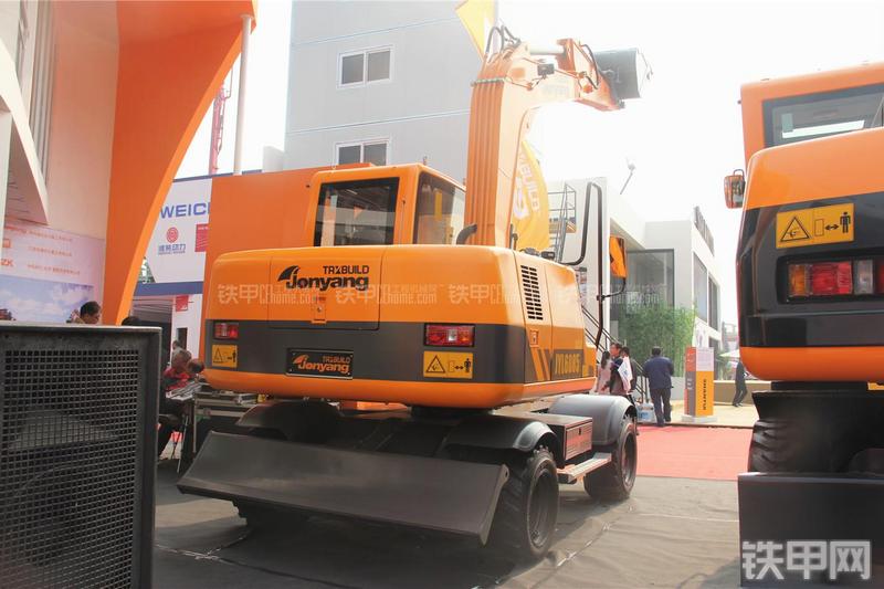 詹阳重工JYL6085挖掘机局部