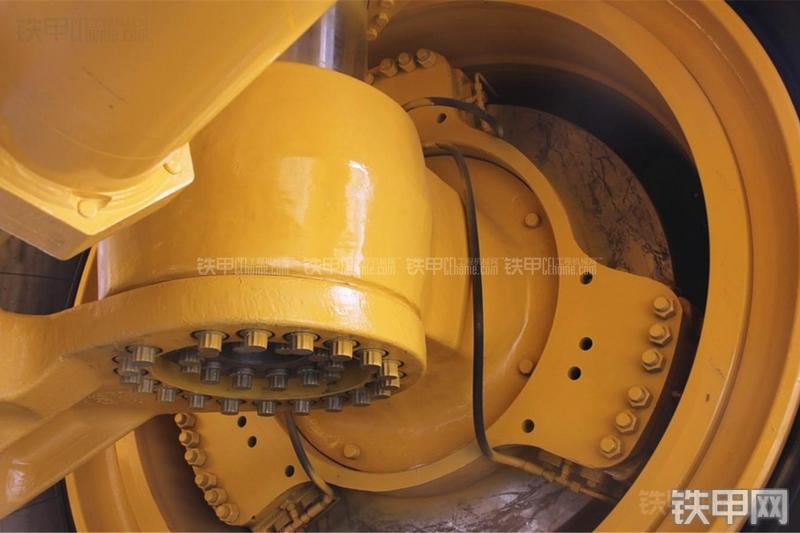 柳工SGE240非公路自卸车局部