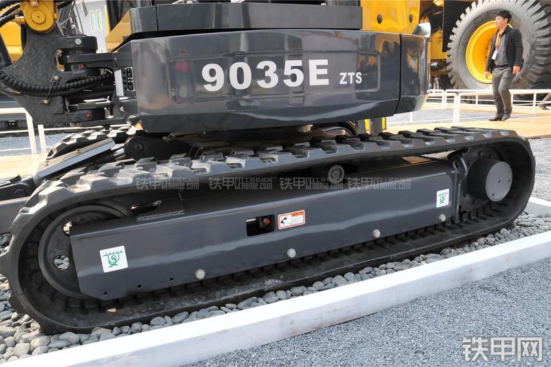 柳工CLG9035E挖掘机局部