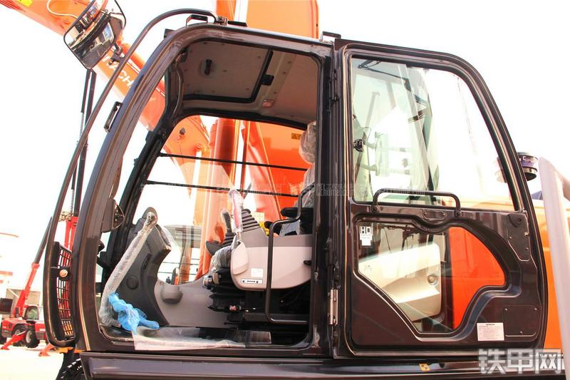 日立ZX360H-5G挖掘机局部