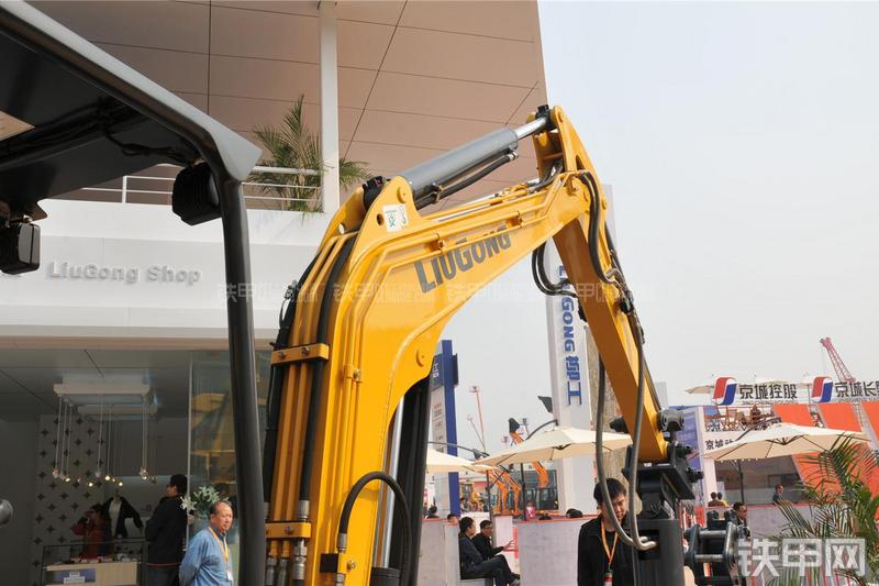 柳工CLG9035E挖掘机局部