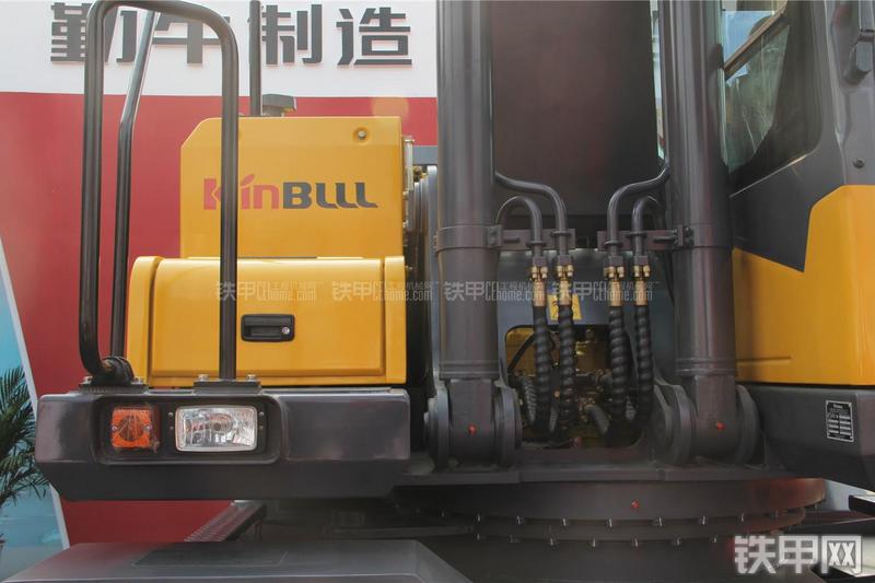 重庆勤牛QNL220挖掘机局部