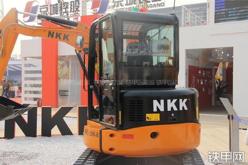 京城长野NS35R-8挖掘机局部