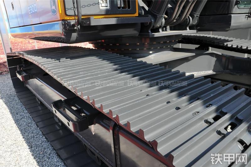 约翰迪尔E300LC挖掘机局部