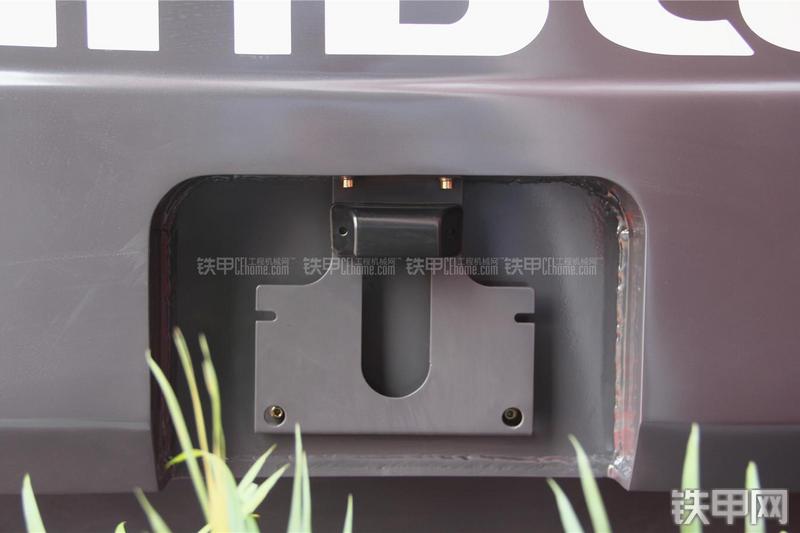 重庆勤牛QNL220挖掘机局部