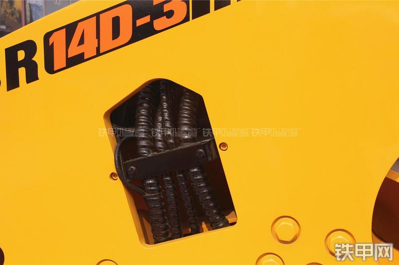 山推SR14D-3压路机局部