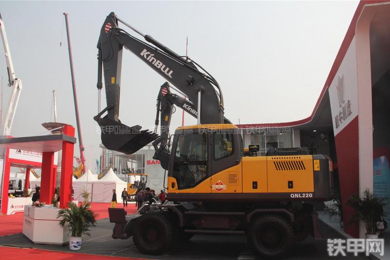 重庆勤牛QNL220挖掘机整机外观