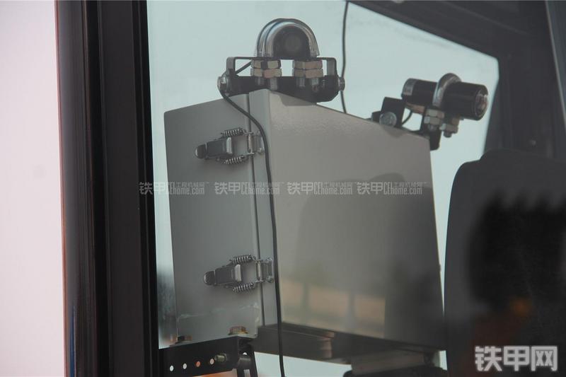 京城长野NS35R-8挖掘机局部