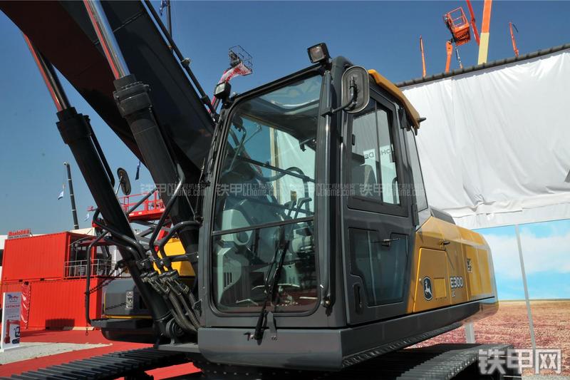 约翰迪尔E300LC挖掘机整机外观