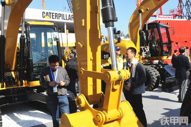 卡特彼勒313D2小型液压挖掘机局部