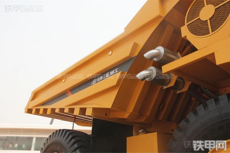 柳工SGE240非公路自卸车局部