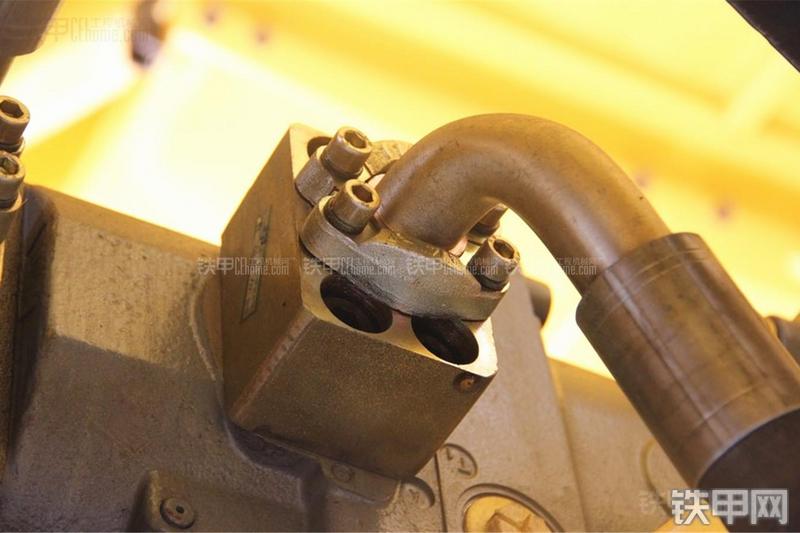 柳工SGE240非公路自卸车局部