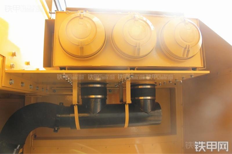 柳工SGE240非公路自卸车局部