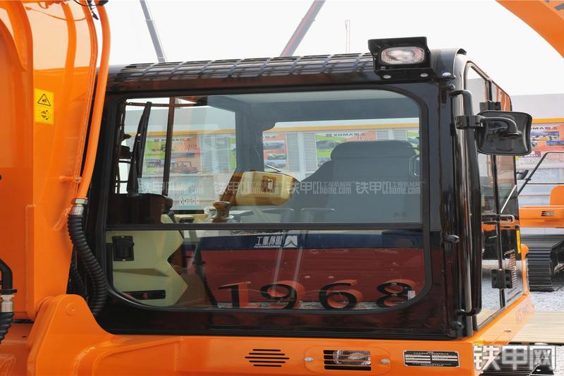 京城长野NS60C挖掘机局部