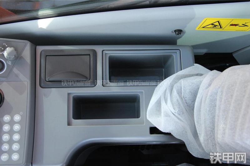 日立ZX360H-5G挖掘机局部