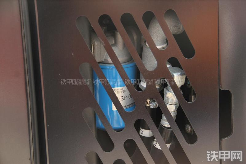 京城长野NS35R-8挖掘机局部