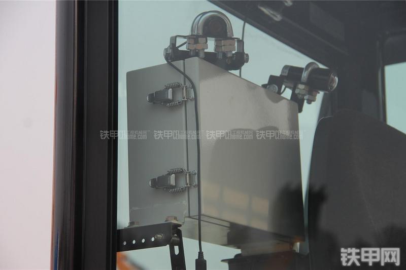 京城长野NS35R-8挖掘机局部