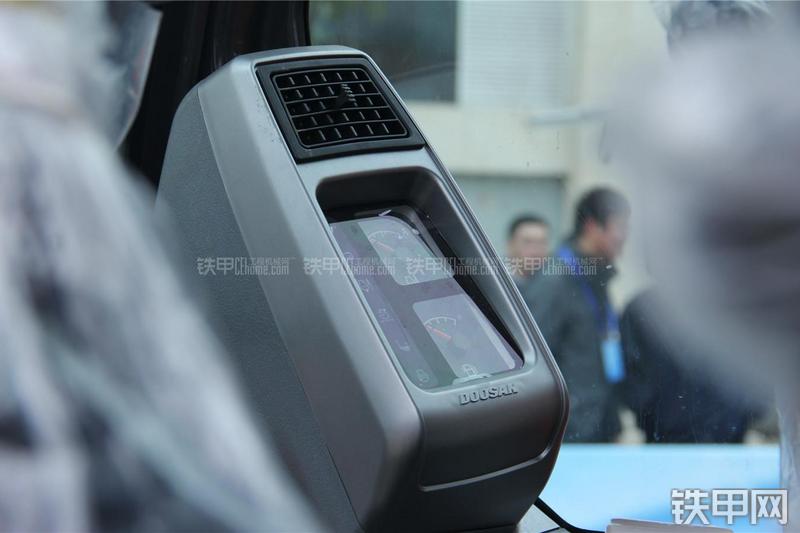 迪万伦DX75挖掘机局部