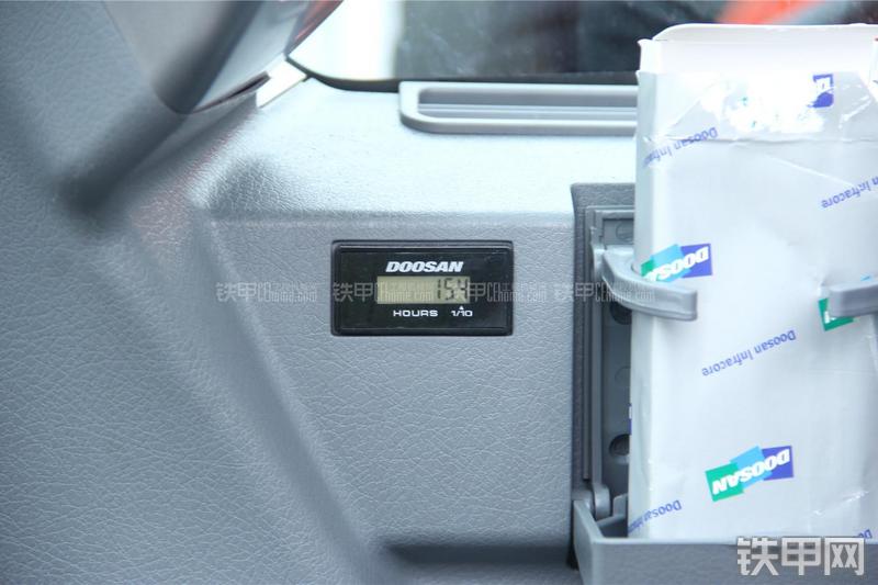 迪万伦DX75挖掘机局部