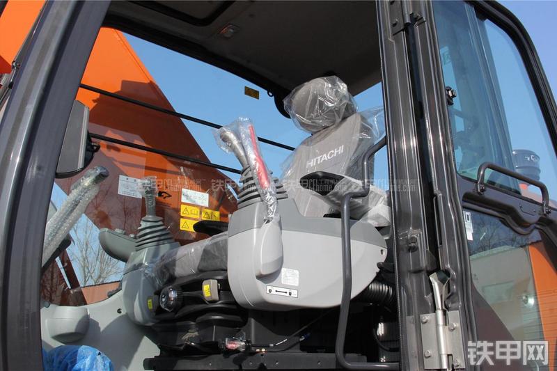 日立ZX360H-5G挖掘机局部
