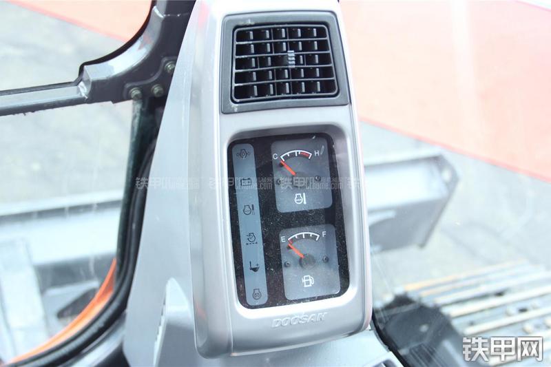 迪万伦DX75挖掘机局部