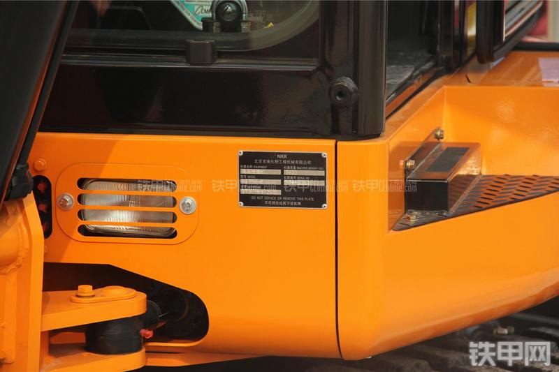 京城长野NS35R-8挖掘机局部