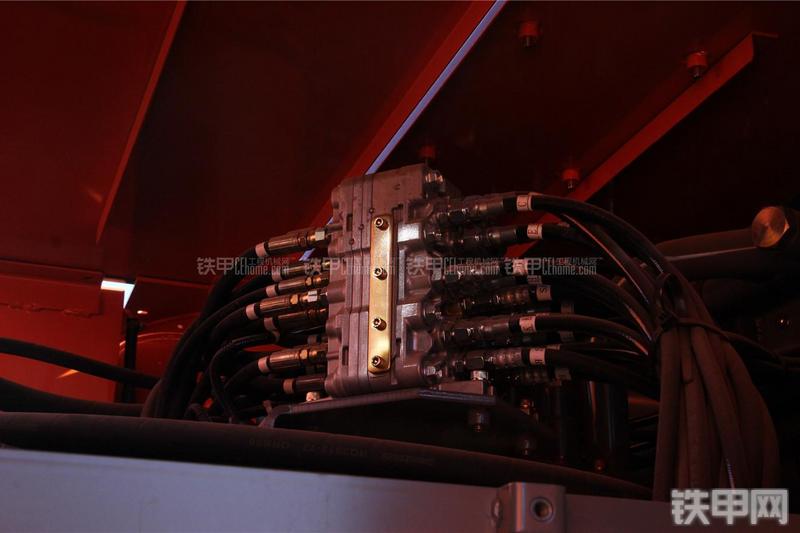 日立ZX330-5G挖掘机局部