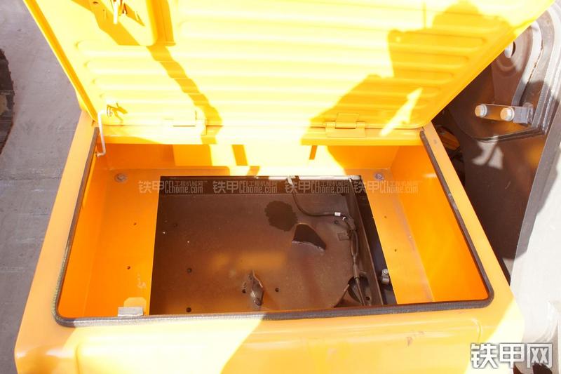 三一重工SY305C-9H挖掘机局部