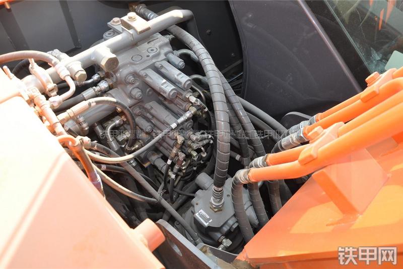 日立ZX70-5G挖掘机局部