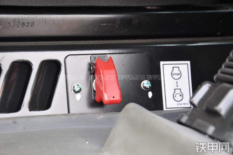 卡特彼勒320D2液压挖掘机局部