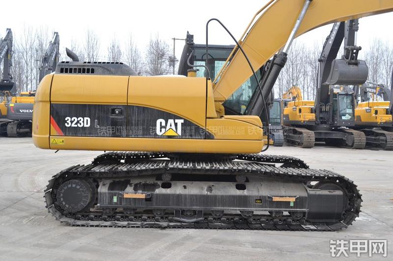 卡特彼勒323DL挖掘机整机外观