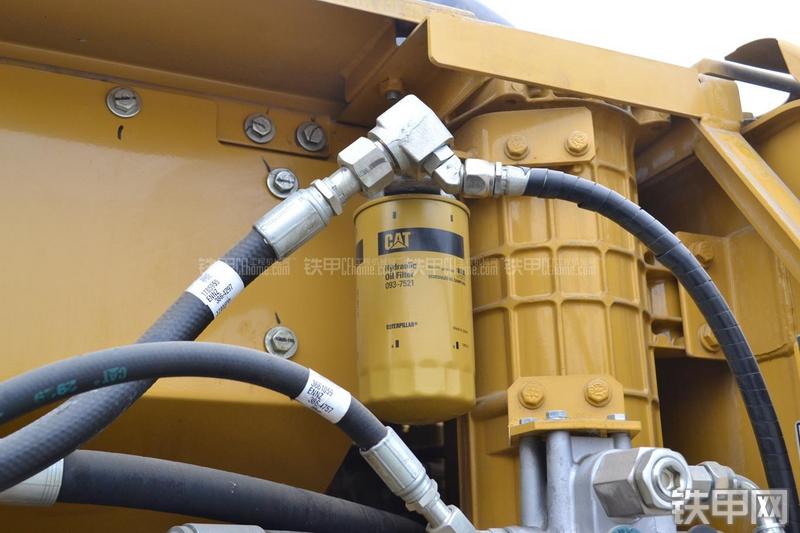 卡特彼勒323DL挖掘机局部