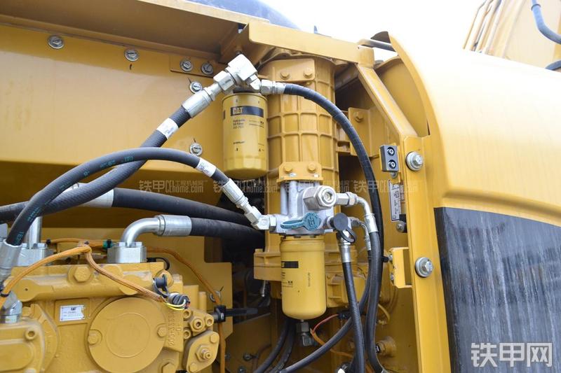 卡特彼勒323DL挖掘机局部