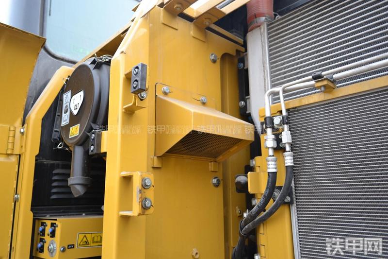 卡特彼勒323DL挖掘机局部