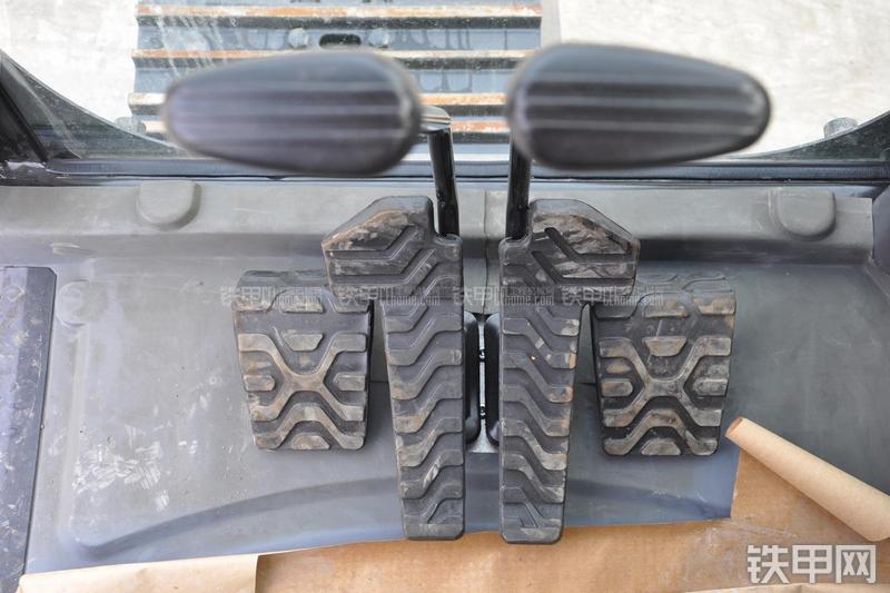 卡特彼勒320D2液压挖掘机局部