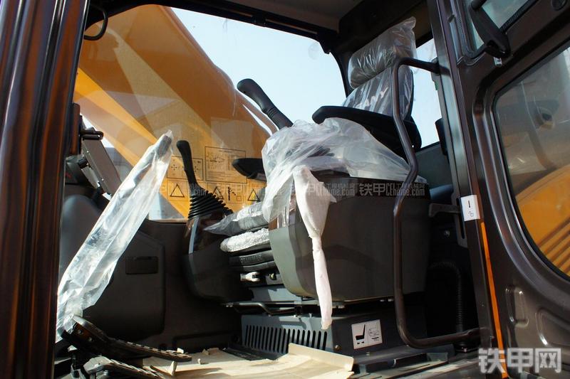 三一重工SY235C-9挖掘机局部