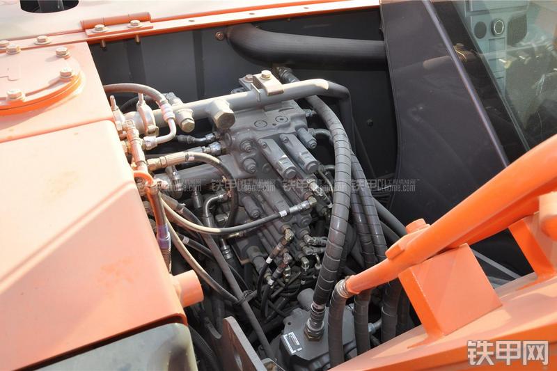 日立ZX70-5G挖掘机局部