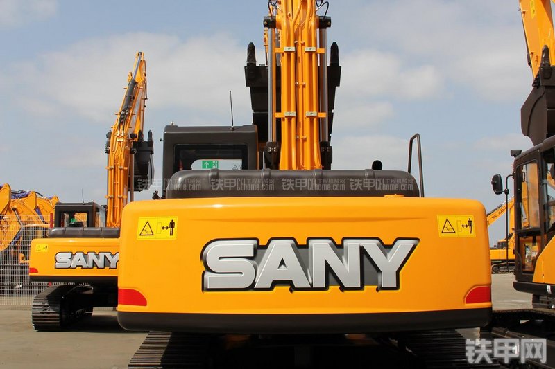 三一重工SY235C-9挖掘机整机外观