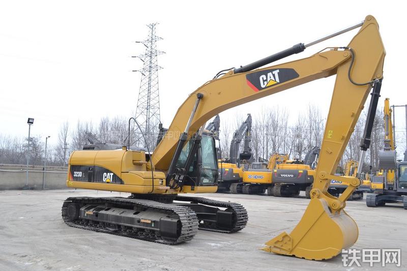 卡特彼勒323DL挖掘机整机外观