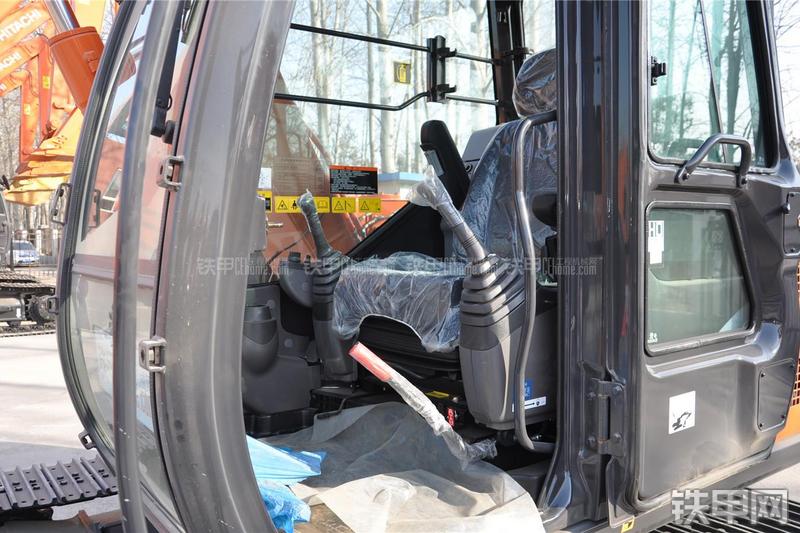 日立ZX70-5G挖掘机局部